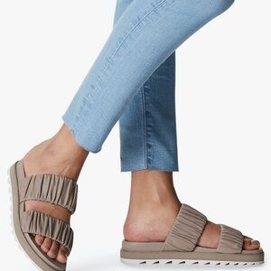 SOREL ⭐️ Roaming two strap slide